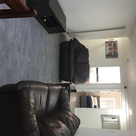 Sama'S Stylish Room 3 Manchester Exterior photo