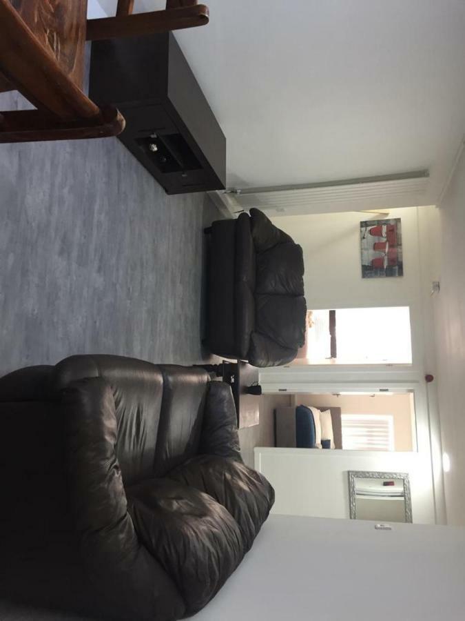 Sama'S Stylish Room 3 Manchester Exterior photo
